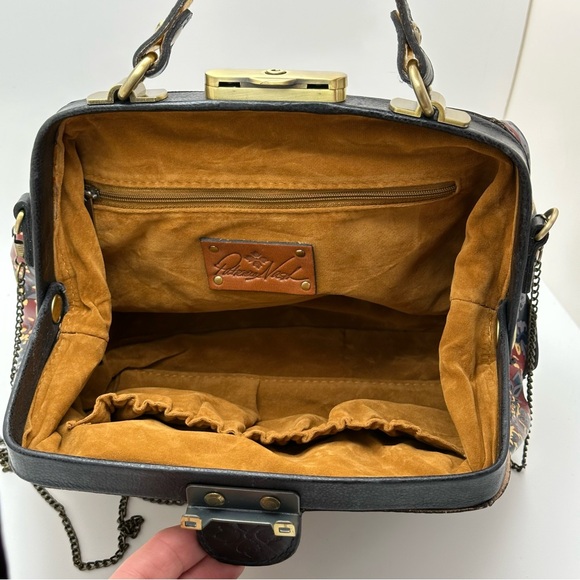 Elegant Black and Red Paisley Handbag - Picture 8 of 16